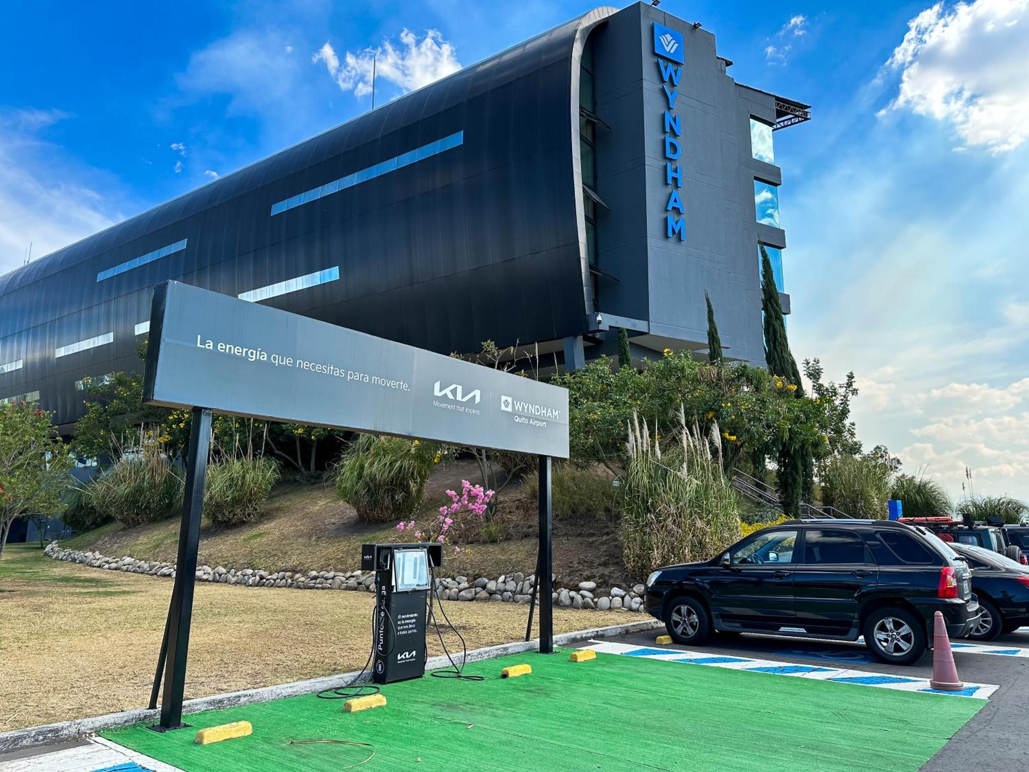 Wyndham Quito Airport Ξενοδοχείο Puembo Εξωτερικό φωτογραφία Kia Motors Mexico