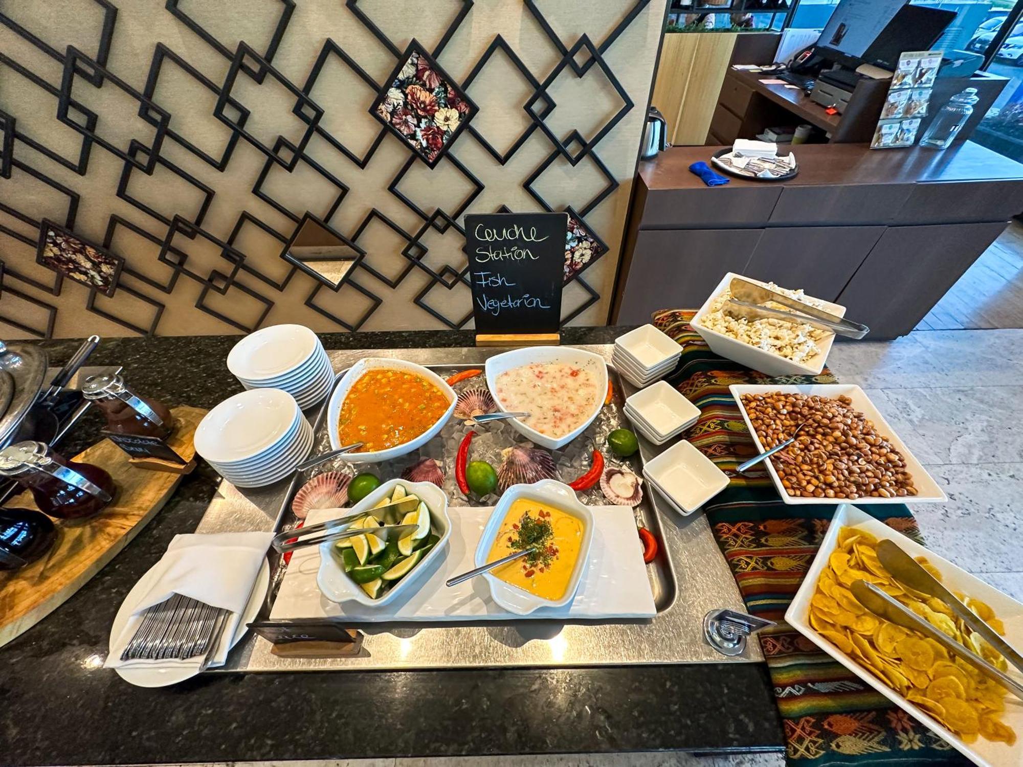 Wyndham Quito Airport Ξενοδοχείο Puembo Εξωτερικό φωτογραφία Indian cuisine