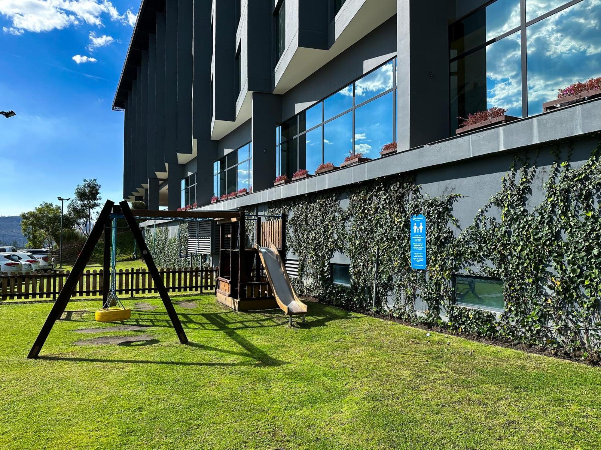 Wyndham Quito Airport Ξενοδοχείο Puembo Εξωτερικό φωτογραφία Playground at the hotel