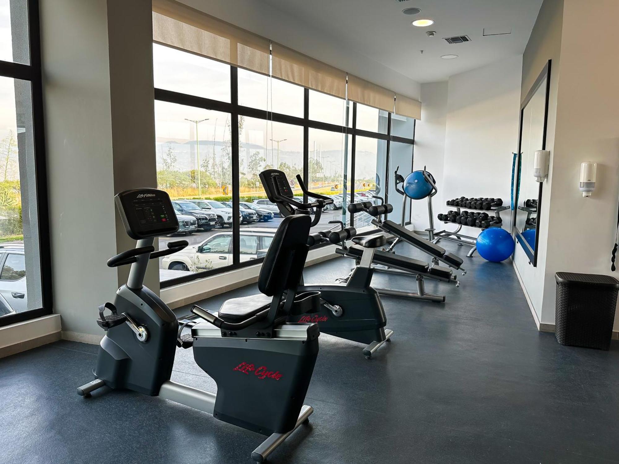 Wyndham Quito Airport Ξενοδοχείο Puembo Εξωτερικό φωτογραφία The gym at the Embassy of the United States in Skopje