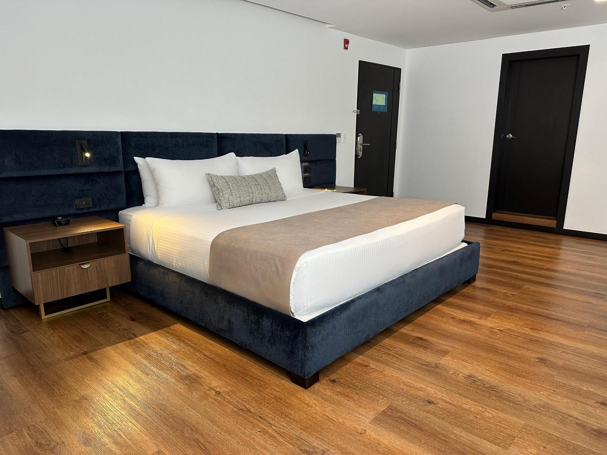 Wyndham Quito Airport Ξενοδοχείο Puembo Εξωτερικό φωτογραφία A bedroom at the hotel