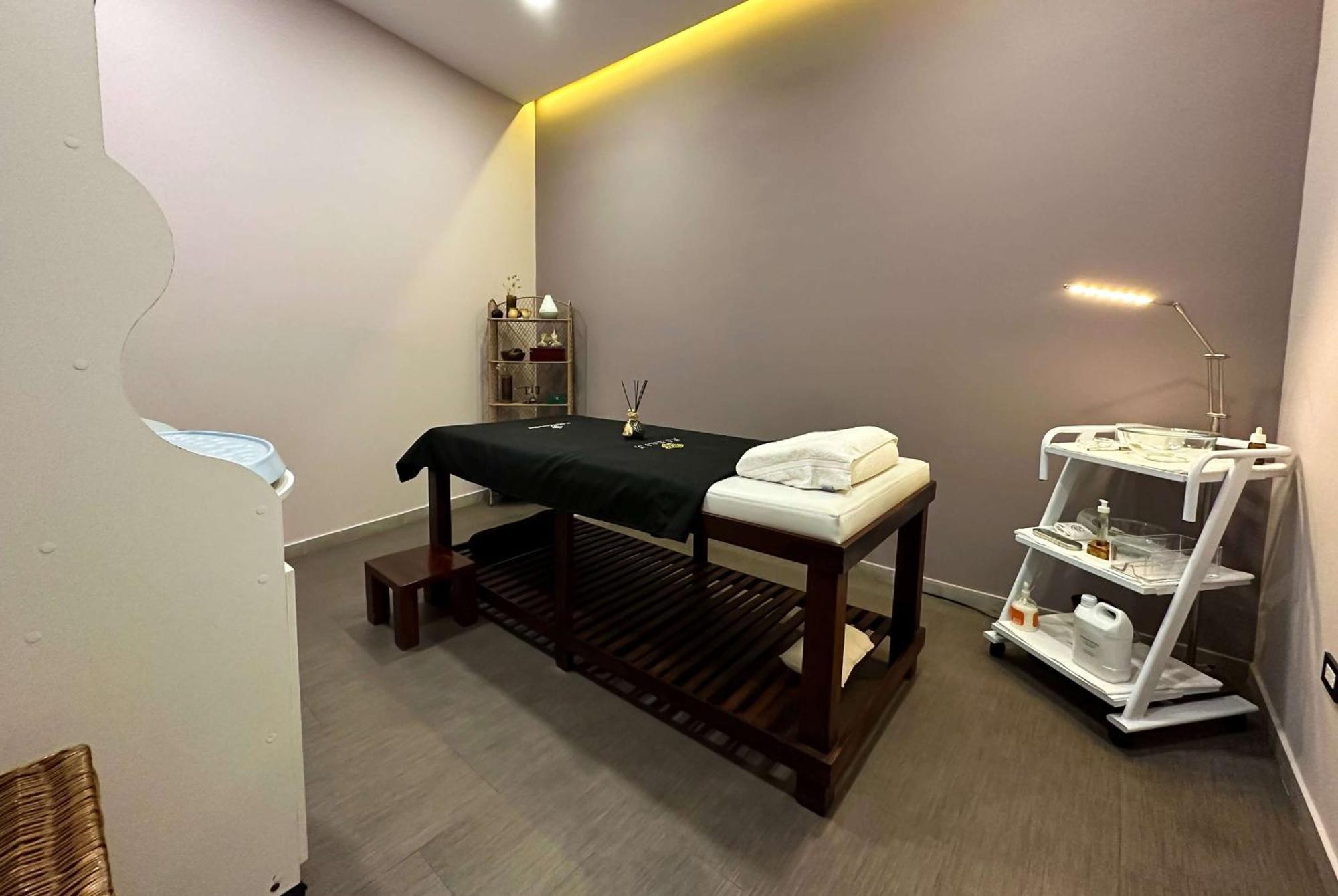 Wyndham Quito Airport Ξενοδοχείο Puembo Εξωτερικό φωτογραφία A massage table