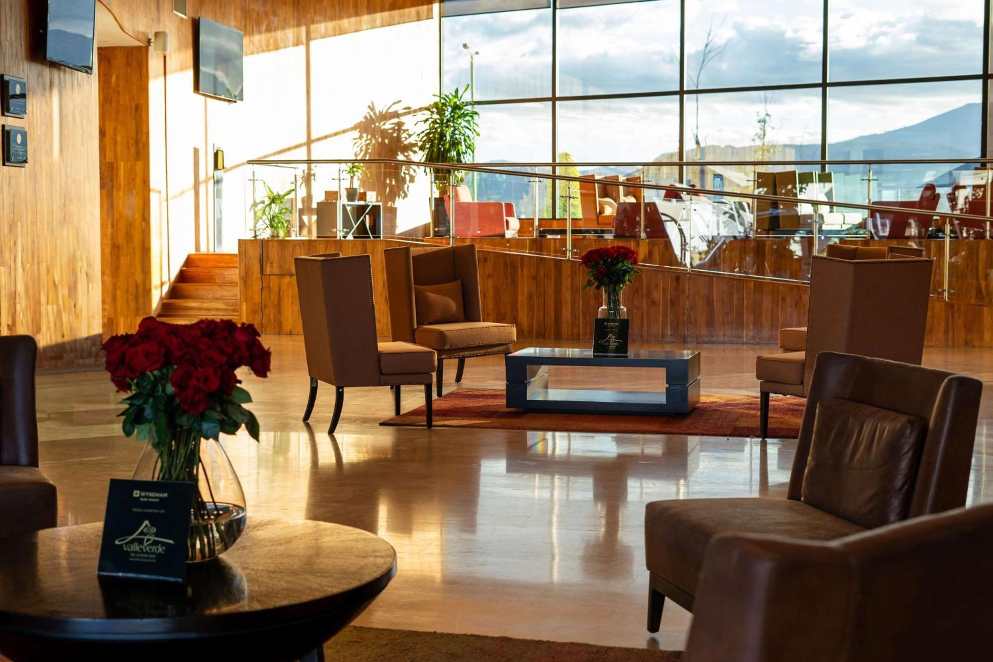 Wyndham Quito Airport Ξενοδοχείο Puembo Εξωτερικό φωτογραφία The lobby of the hotel