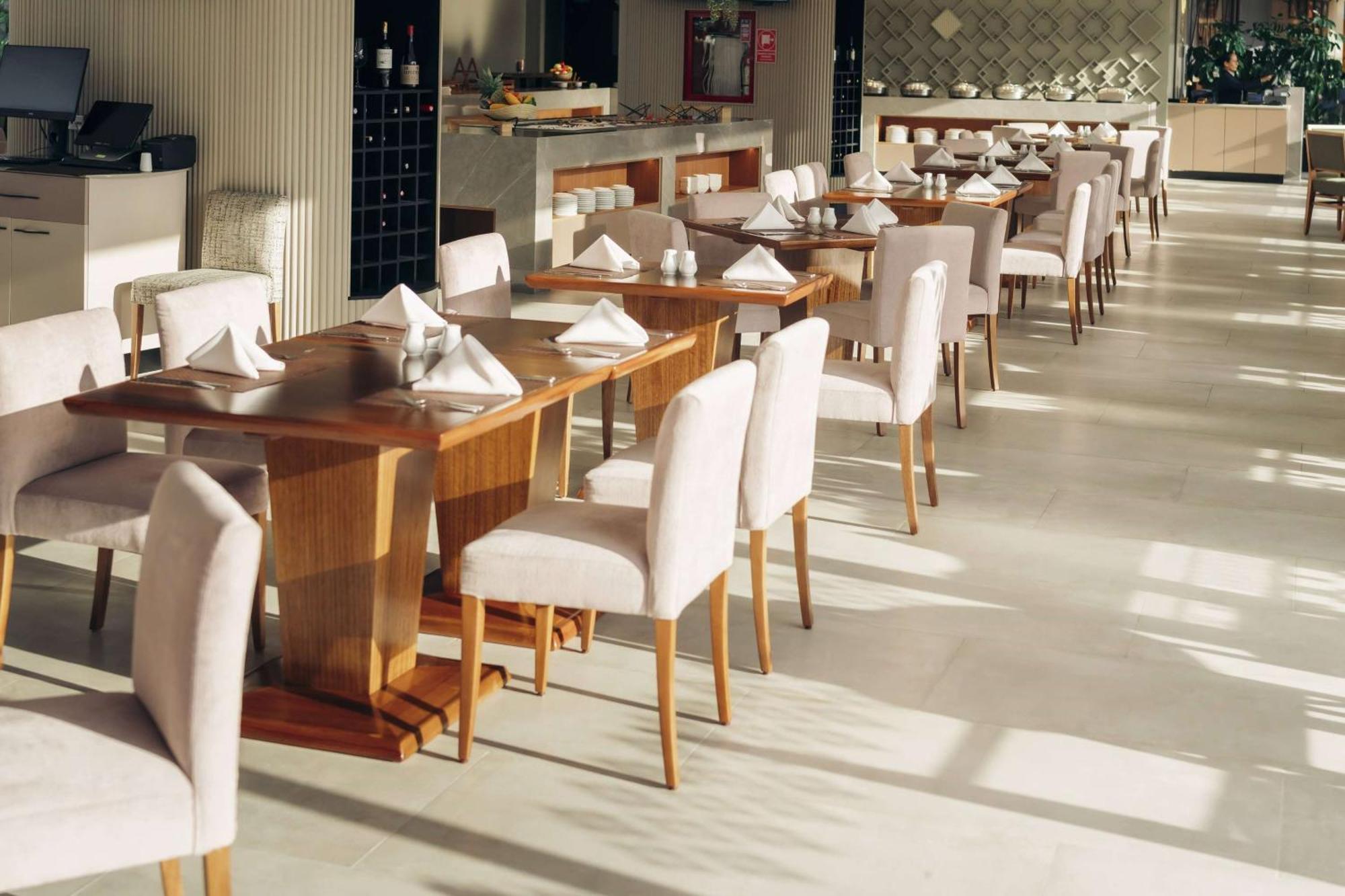 Wyndham Quito Airport Ξενοδοχείο Puembo Εξωτερικό φωτογραφία Interior of the restaurant